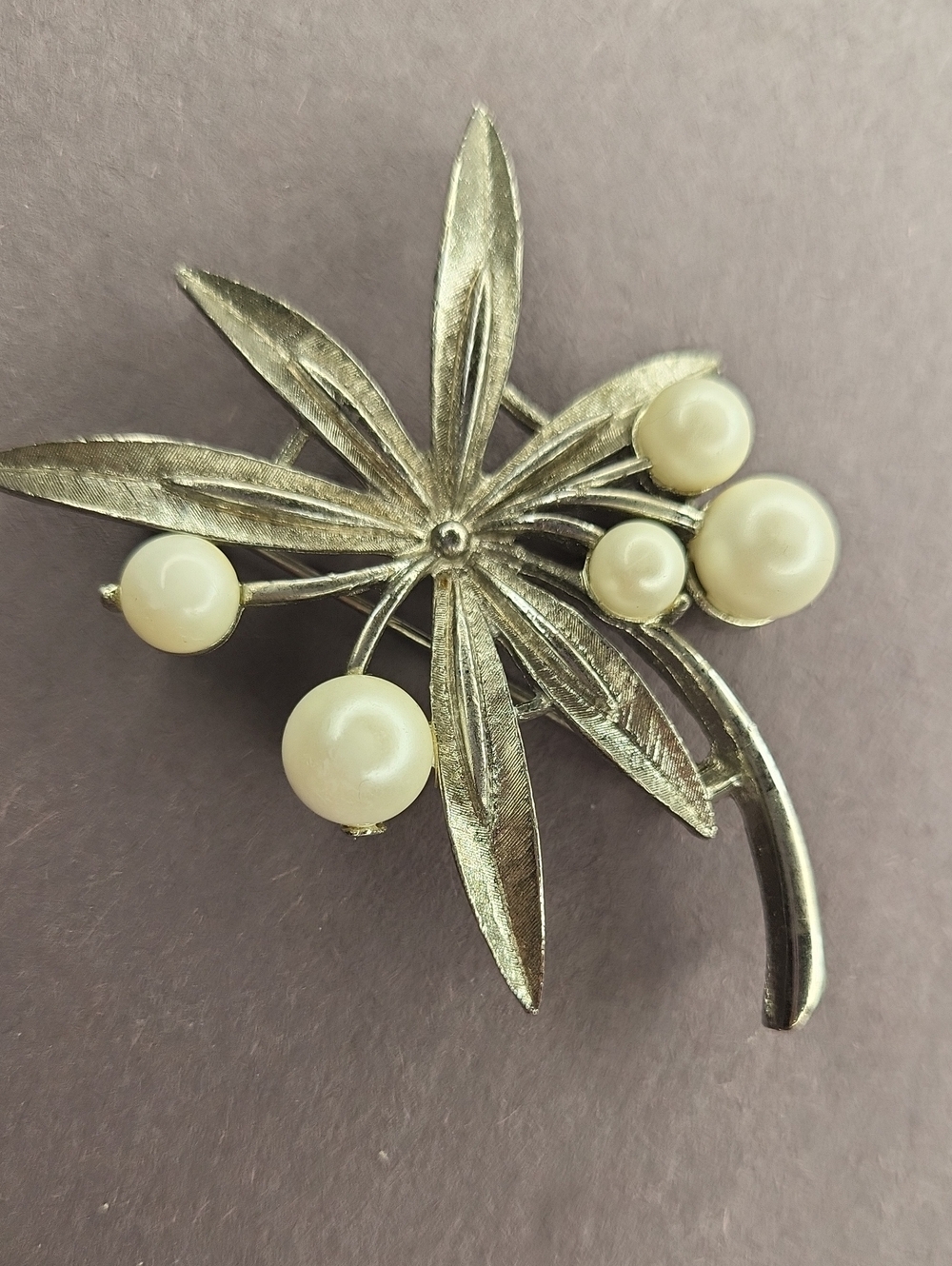 Silver-Tone Floral Pearl Brooch in Ivory - Classic Women’s Accessory